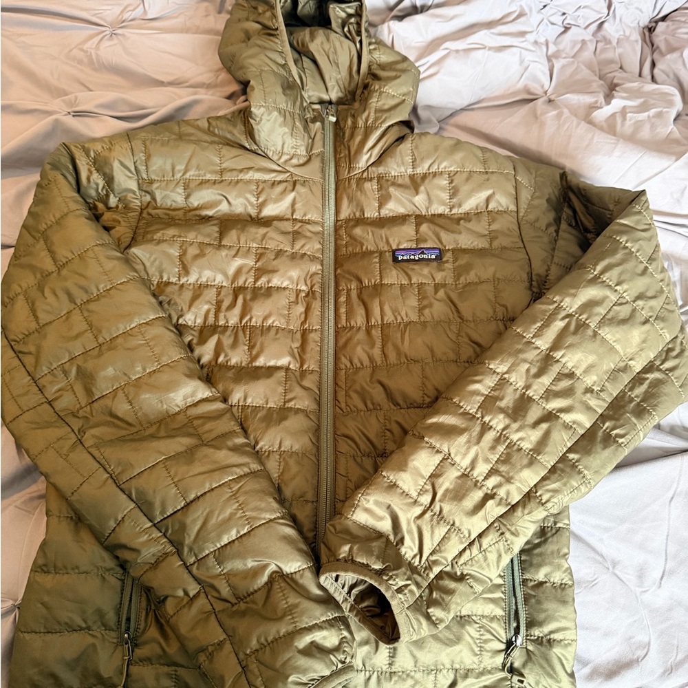 Patagonia Men's Khaki Puffer Jacket